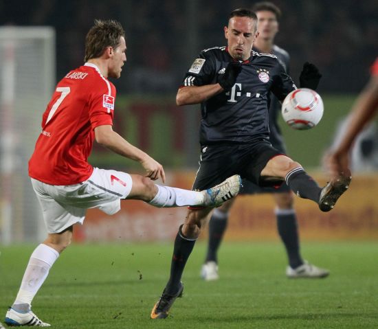 中国男篮在亚洲杯预选赛中以100-58大胜日本男篮.